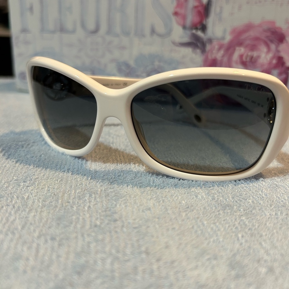 TIFFANY &Co. SUNGLASSES MADE IN ITALY